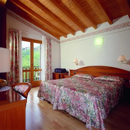 Hotel Diana San Zeno di Montagna Exterior foto